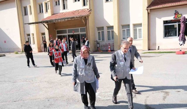 Sivas Cumhuriyet Üniversitesi Hastanesi'nde Gerçekçi Afet Tatbikatı Gerçekleştirildi