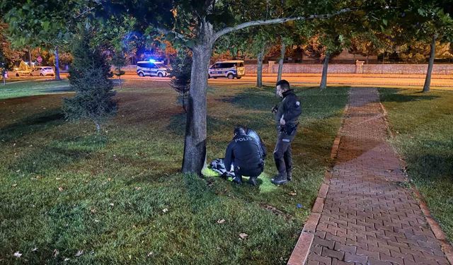 Şüpheliler, Bıçaklı Kavga Sonrası Eşyalarını Bırakıp Kaçtı