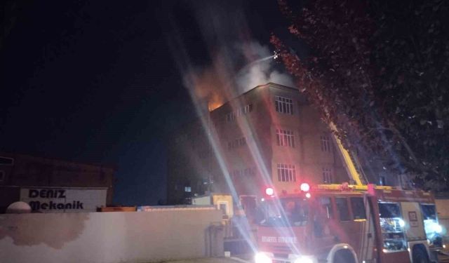 Tuzla'daki ayakkabı fabrikasında gece yangın çıktı