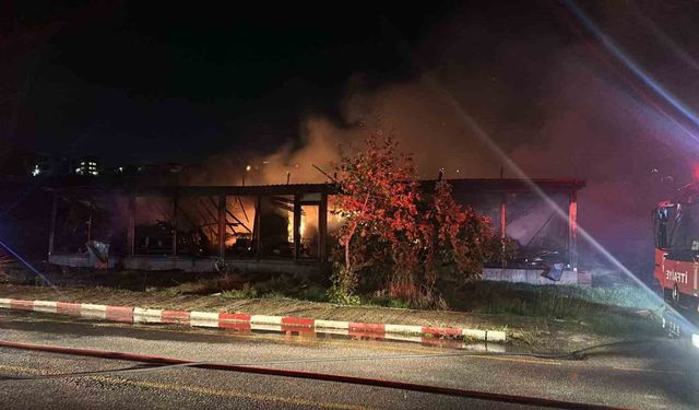Yalova'da mobilya imalathanesinde yangın kontrol altına alındı