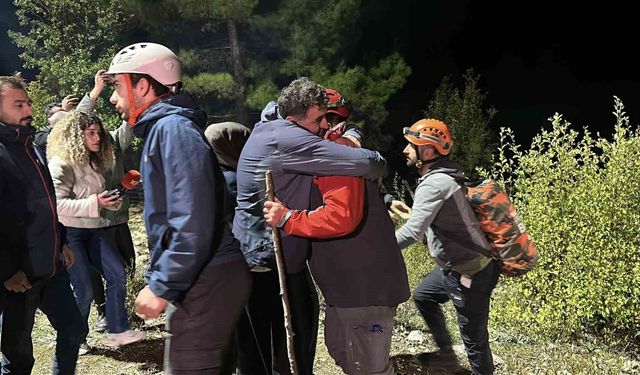 Yazılı Kanyon'da mahsur kalan İHH gönüllüleri kurtarıldı