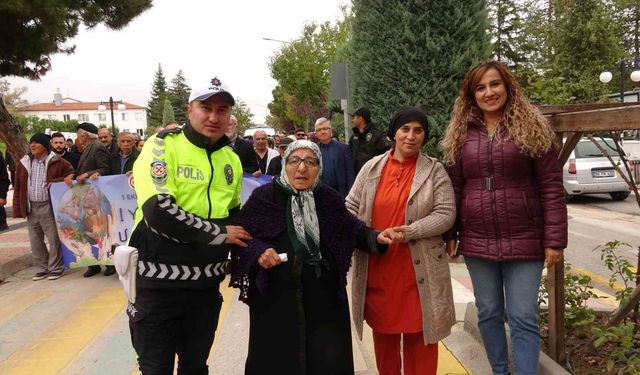 Yozgat'ta Dünya Yaşlılar Günü'nde Farkındalık Yürüyüşü Gerçekleştirildi