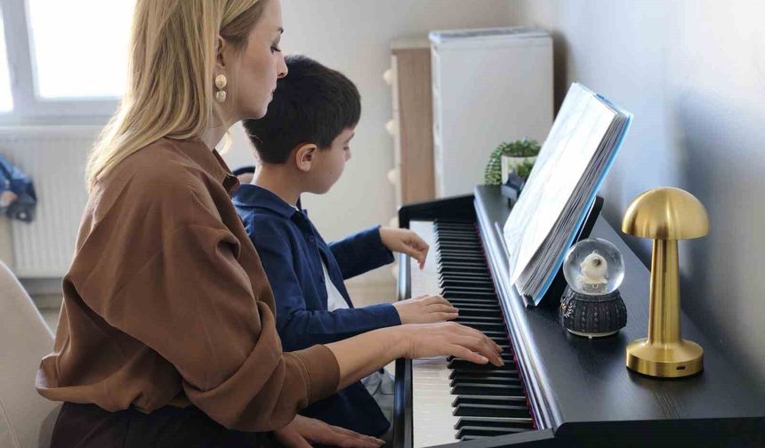 3 buçuk yaşında piyano çalmaya başladı, 8 yaşında satrançta 3 şampiyonluk yaşadı