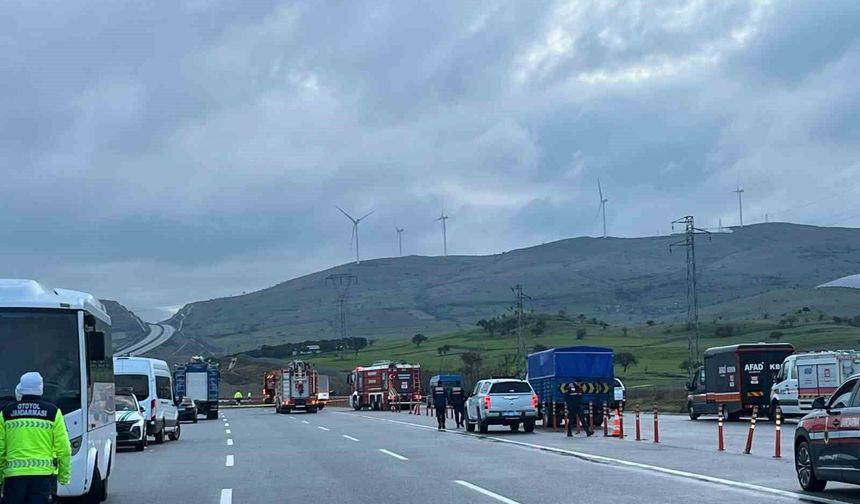 Balıkesir'de F-16 uçağının düştüğü bölgede çalışmalar sabahın ilk ışıklarıyla devam ediyor