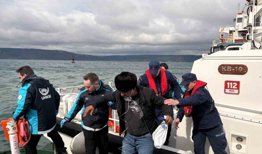 Bozcaada açıklarında ticari gemide rahatsızlanan bir kişinin tıbbi tahliyesi gerçekleştirildi