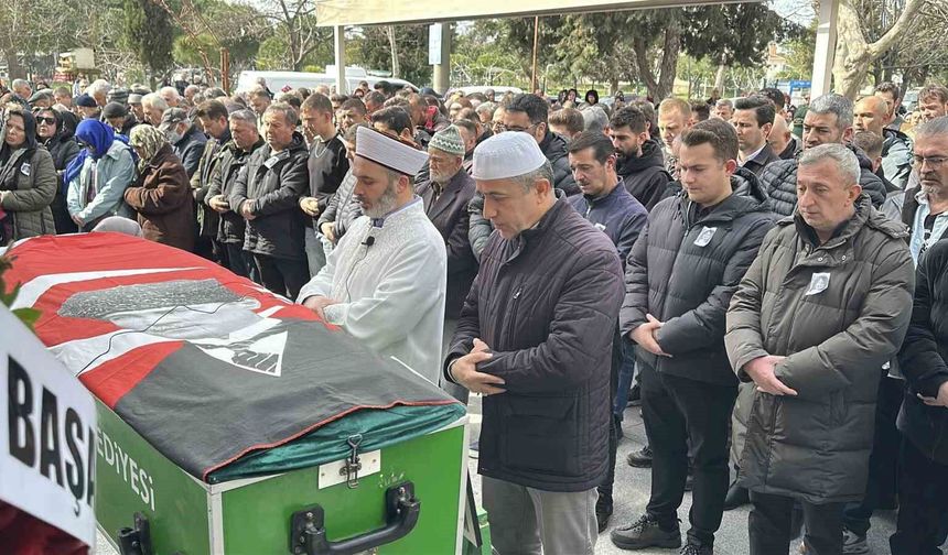 Bulgaristan'da trafik kazasında hayatını kaybeden Çanakkaleli genç son yolculuğuna uğurlandı