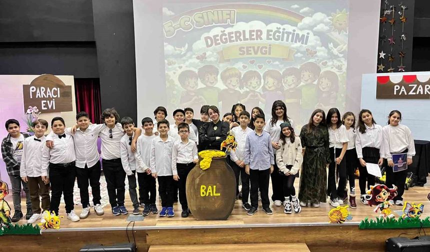 Bulut Başarı Koleji'nde değerler sahneye taşındı