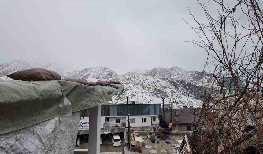 Bütün birikimi ile ev yaptı, toprak kayması ile 'hayatı' askıda kaldı