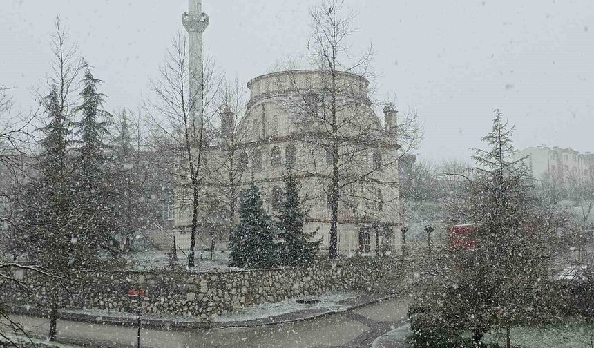 Düzce'de kar yağışı etkili oluyor