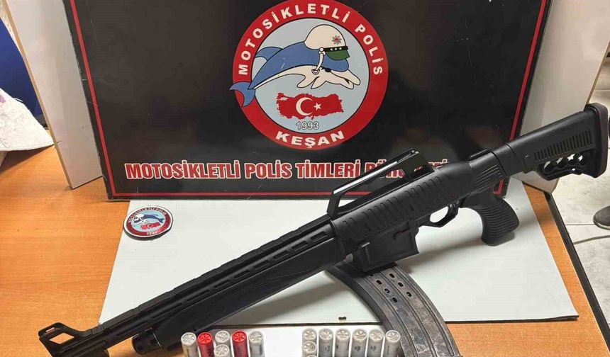 Halının içerisine gizlenmiş av tüfeği ele geçirildi