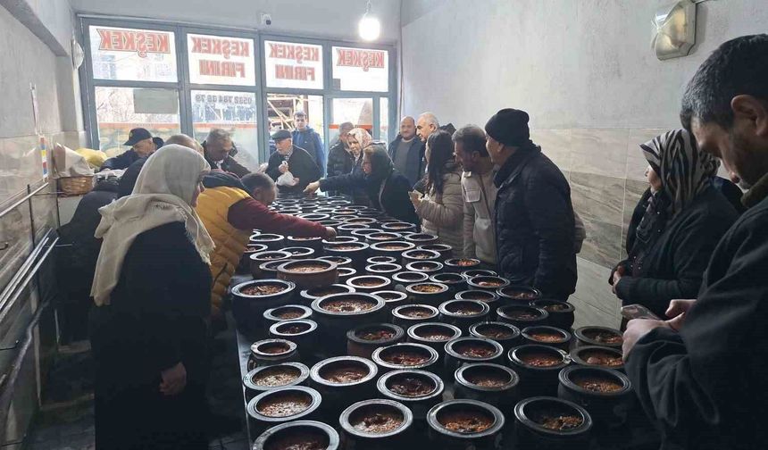 İftar sofralarının vaz geçilmez lezzeti: 8 saatte pişiyor, davul sesini duyan fırınlara koşuyor