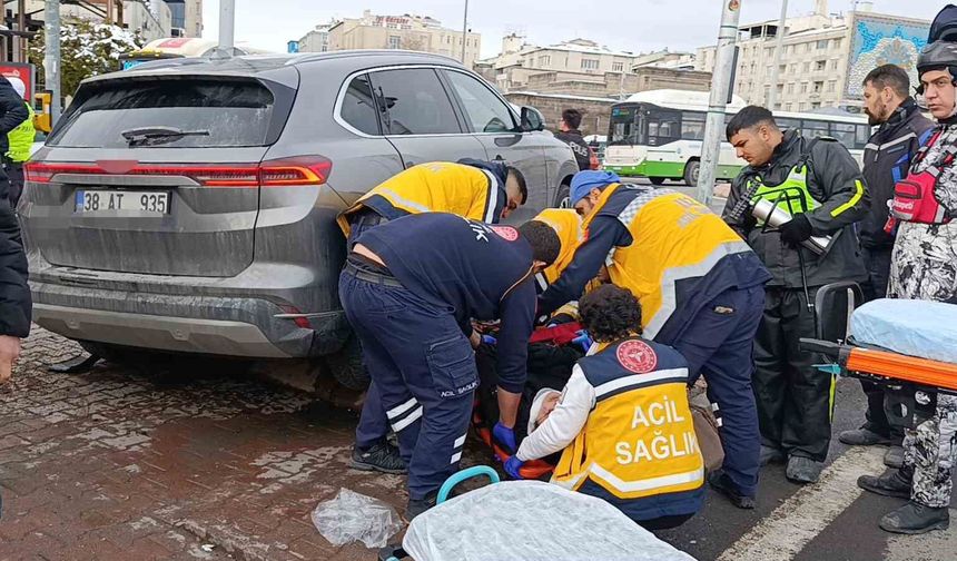 Kayseri'de SUV araç yayaların arasına daldı: 5 yaralı