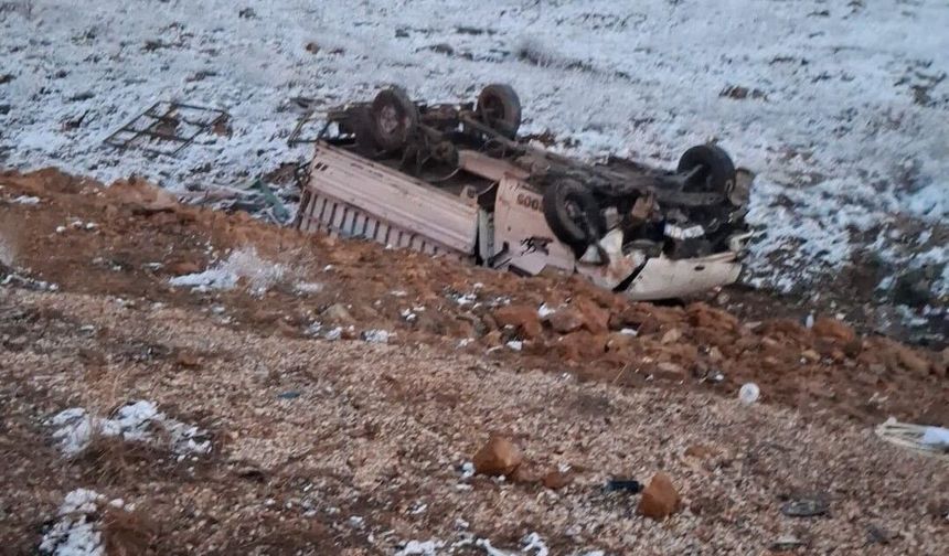 Konya'da kamyonet şarampole devrildi: 4 yaralı