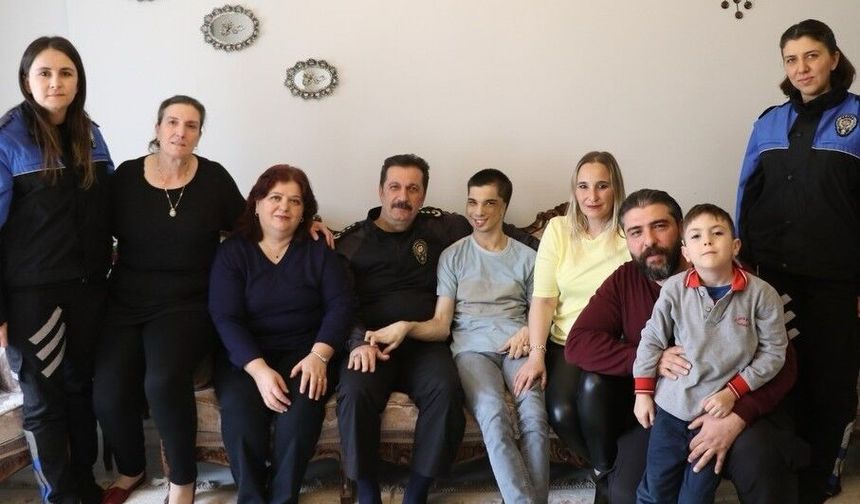 Kütahya İl Emniyet Müdürlüğü'nden özel ihtiyaçlı bireye anlamlı ziyaret