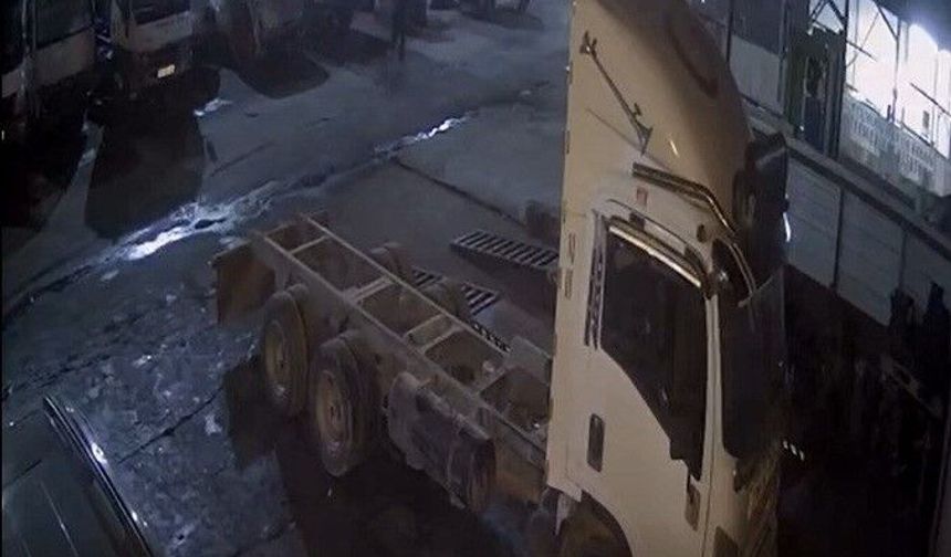 Manisa'da çalınan araç İzmir'de bulundu: Hırsızlık anı kamerada