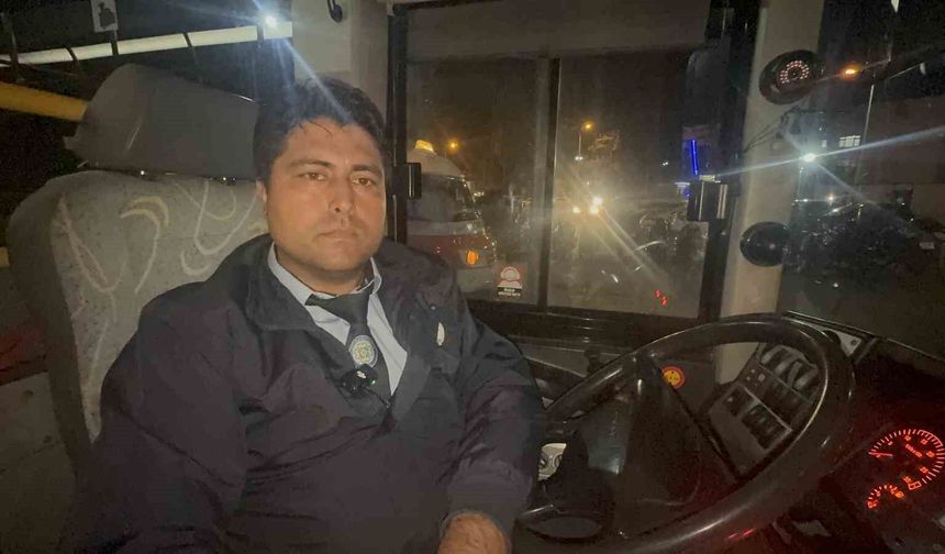 Minibüste fenalaşan öğrenciyi hastaneye yetiştiren şoför Gönen: 'İnsanlık vazifemi yaptım'