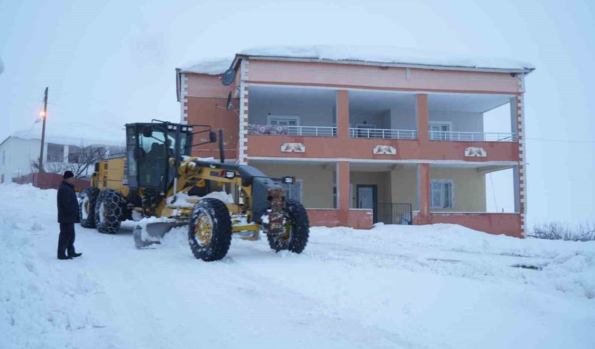 Muş'ta 173 köy yolu ulaşıma kapandı