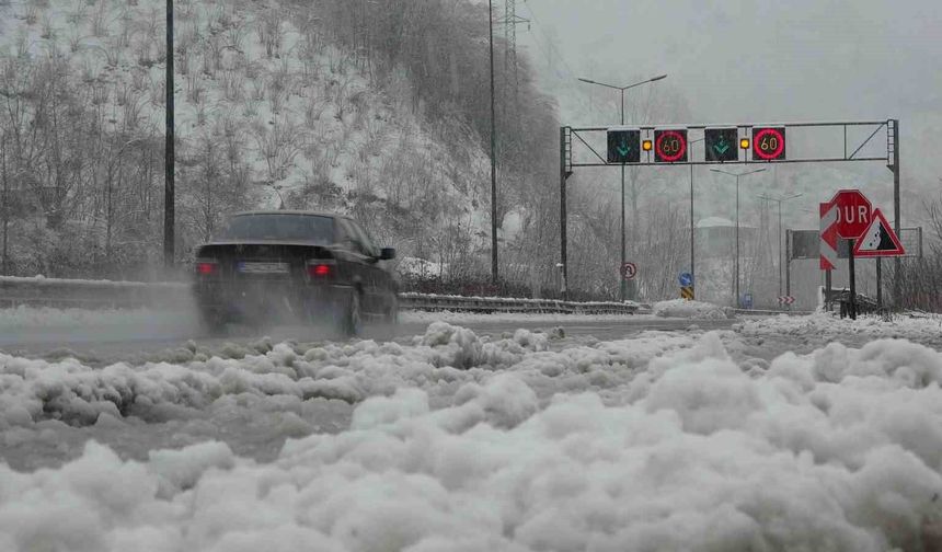 Samsun-Ordu karayolunda kar yağışı