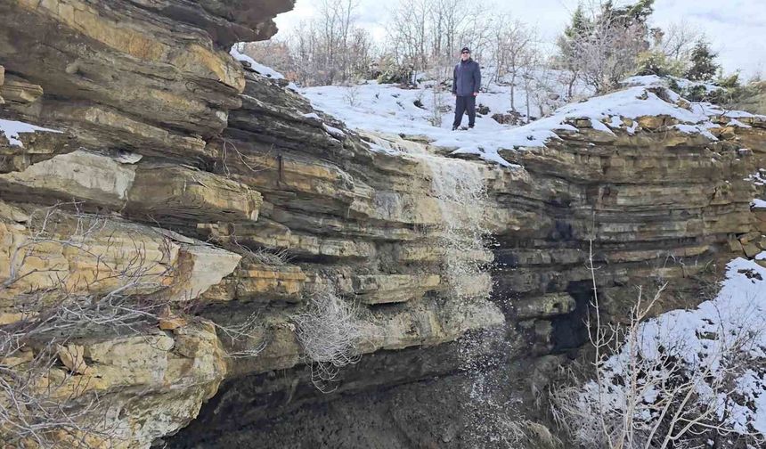 Yağmur ve kar, Harput'ta doğal şelaleler oluşturdu