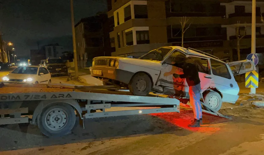 Eskişehir’de İki Otomobil Çarpıştı: 4 Kişi Yaralandı