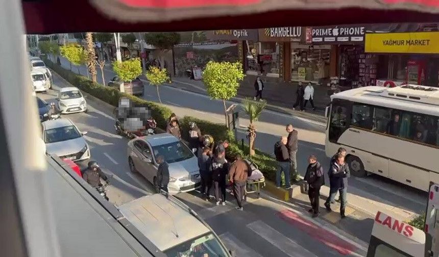 Antalya’da Motosiklet Otomobile Çarptı, Sürücü Yaralandı Video