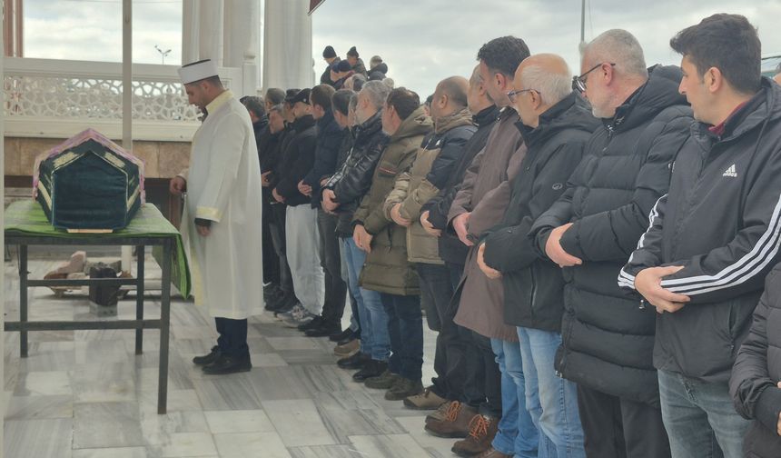 Esenyurt'ta Estetik Faciası: 42 Yaşındaki Sibel Yiyin Gözyaşlarıyla Uğurlandı