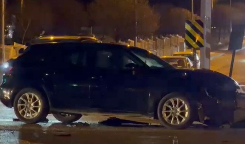 Polatlı'da Minibüs ile Otomobil Çarpıştı: 2 Ölü, 12 Yaralı