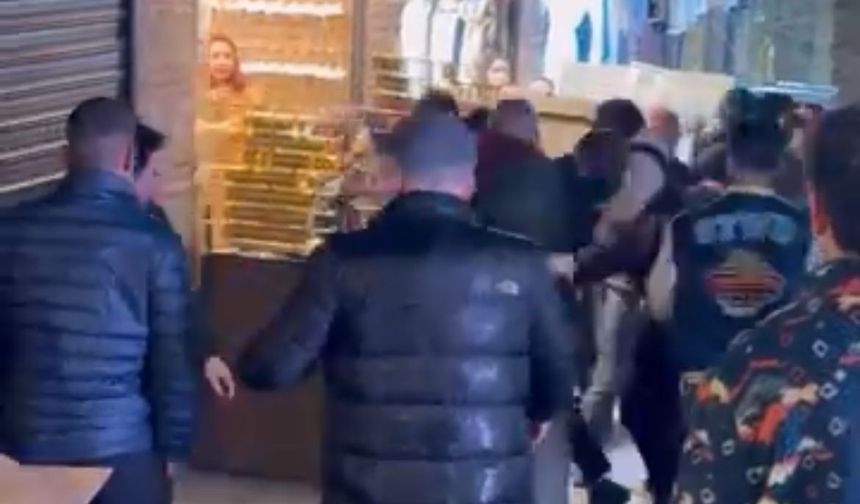 Bursa Kapalı Çarşı'da Kavga: Onlarca Kişi Birbirine Girdi