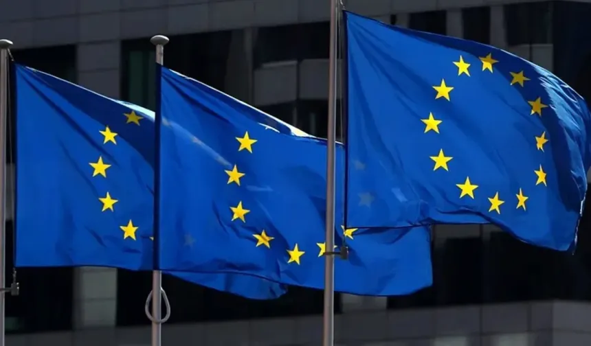 AB, Rusya'ya Yaptırımları 6 Ay Daha Uzattı: 2.600 Kişi ve Kuruluş Eylül 2026'ya Kadar Listede