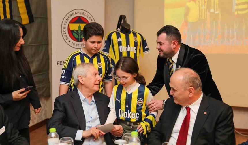 Aziz Yıldırım iftarını Düzce Fenerbahçeliler ile yaptı
