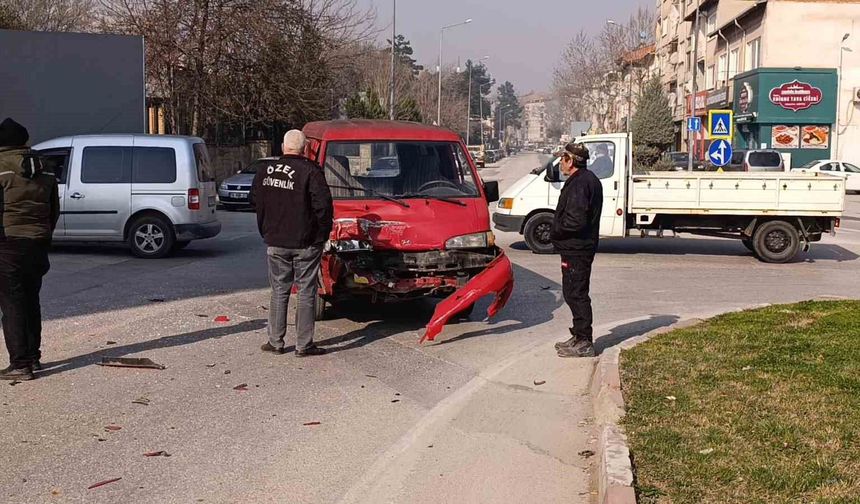 Bursa'da trafik kazası: 3 yaralı