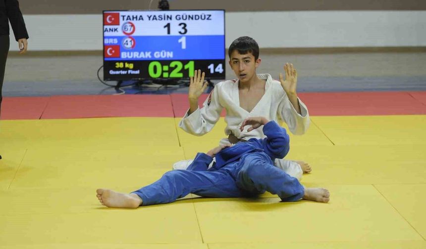 Karaman'da Okul Sporları Yıldızlar Judo Türkiye Birinciliği heyecanı başladı
