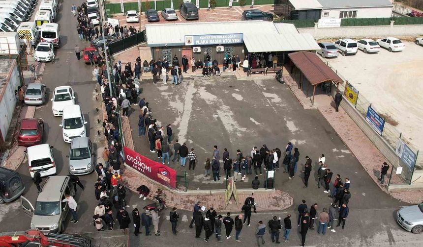 Konya'da plaka değiştirme kuyruğu