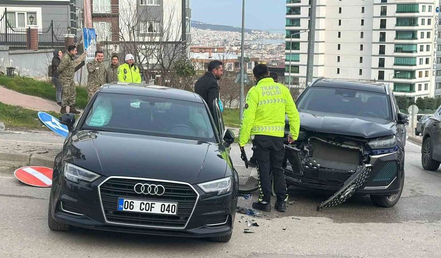 Samsun'da SUV ile otomobil çarpıştı