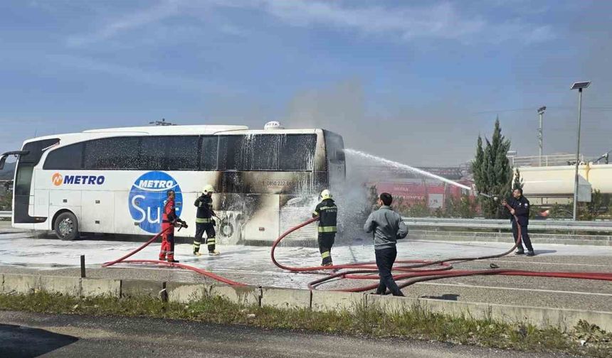 Seydikemer'de otobüs yangını