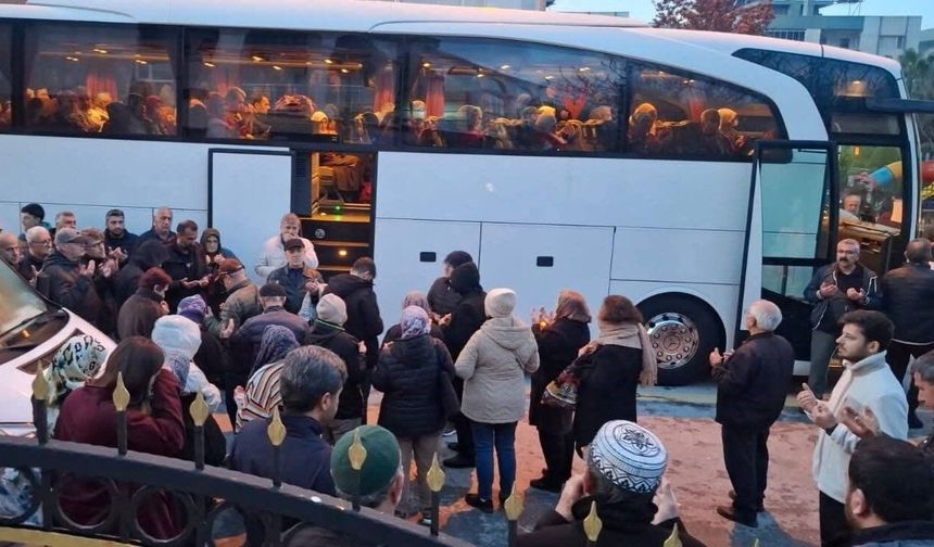 Aydın'dan Umreye Gidenler, Dualarla Yolcu Edildi