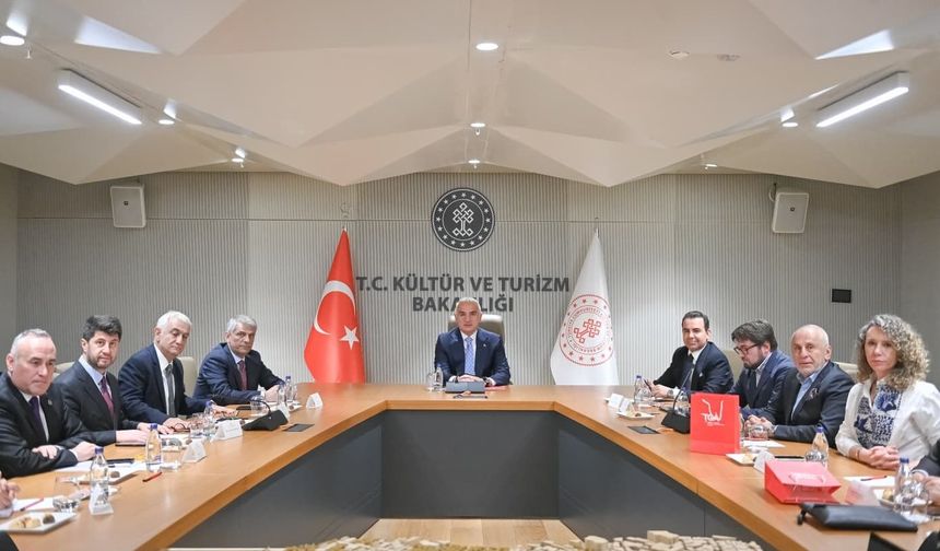 Bakan Ersoy'dan 2026 Turizm Stratejileri Üzerine Önemli Toplantı