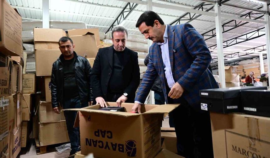 Başkan Taşkın, yardım malzemelerinin sıralamasına katıldı