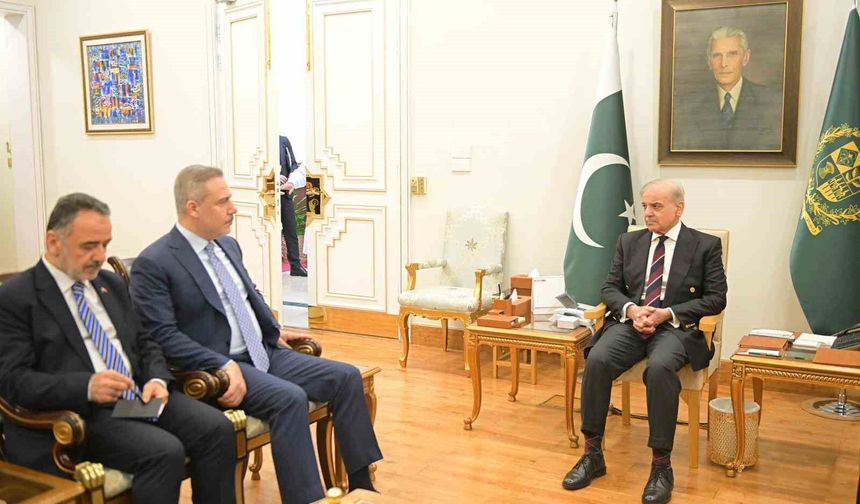 Dışişleri Bakanı Fidan, Pakistan Başbakanı Şerif ile bir araya geldi