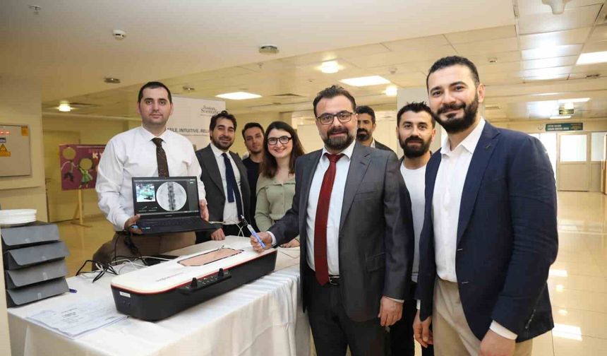 İzmir'de Algoloji Uzmanları Toplandı; Ağrı Pili Uygulaması Akıllı Gözlükle İzlenebildi