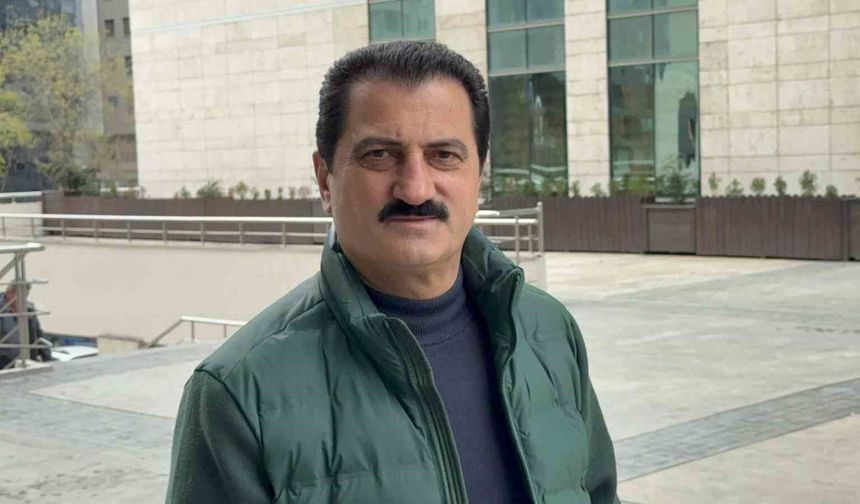 Hüseyin Şimşek, Tatlıses'e benzerliğiyle herkesin ilgisini çekiyor