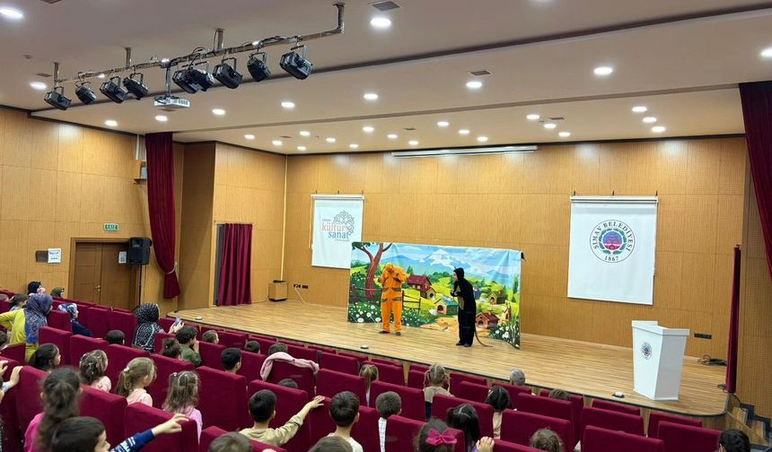 Simav'daki minik Kur'an öğrencileri tiyatro ile tanıştı