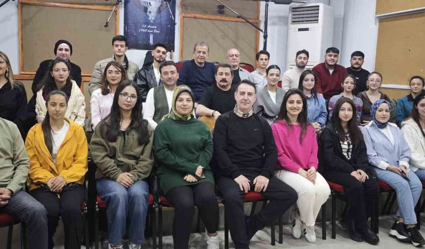 Ustalar ve Gençler TRT Erzurum Radyosu'nda Buluştu