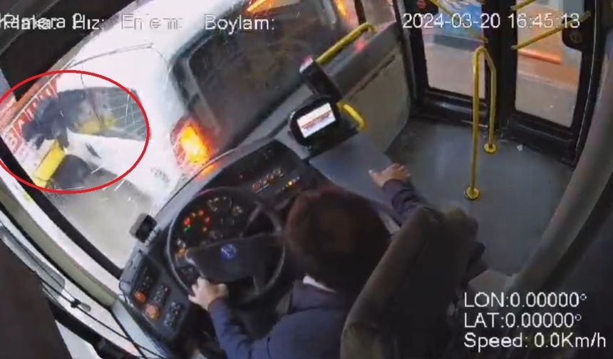 Bursa’da Feci Kaza: Direksiyon Başında Uyuyan Şoför Otobüsle Çarptı, 17 Yaşındaki Öğrenci Ağır Yaralandı