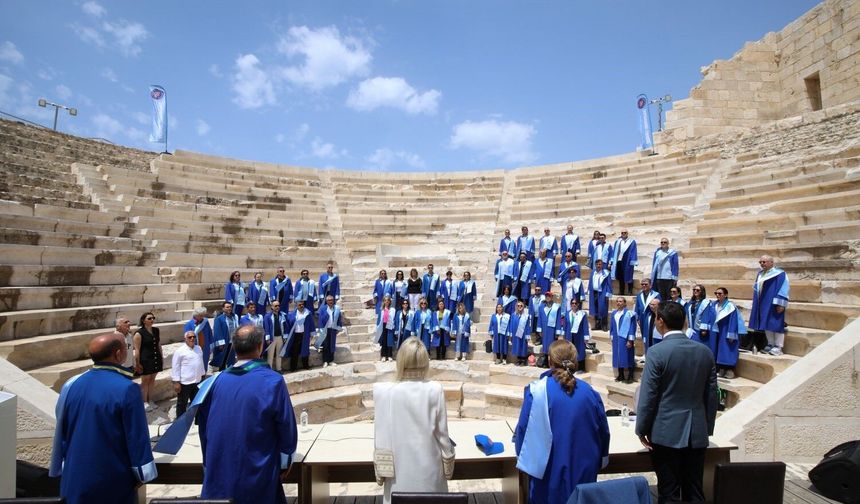 Akdeniz Üniversitesi Senatosu, antik meclis atmosferinde toplandı
