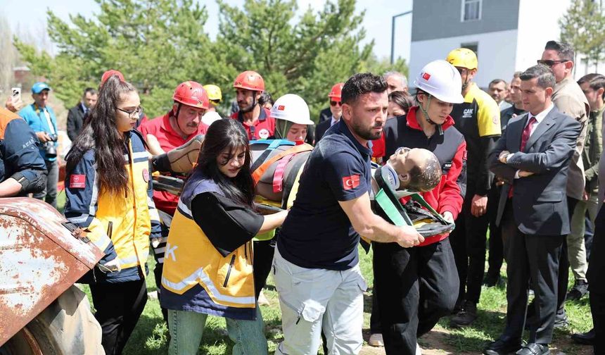 İmranlı'daki tatbikatlar gerçekçi bir deneyim sundu