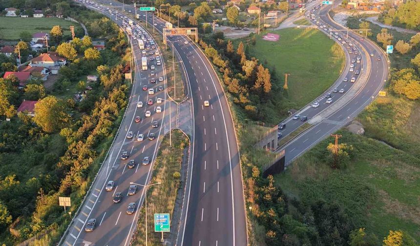Trafik yoğunluğu iki ana yolda devam ediyor