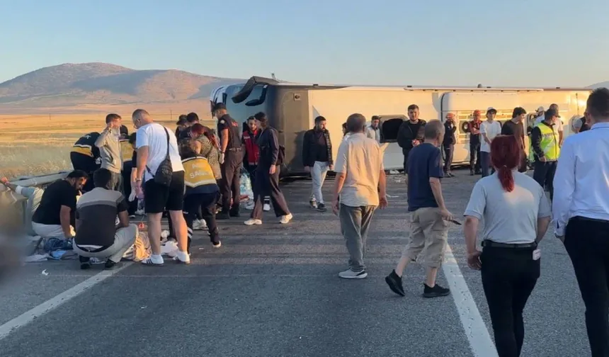 İstanbul-Kuşadası Otobüsü Afyon'da Kaza Yaptı: 31 Yaralı