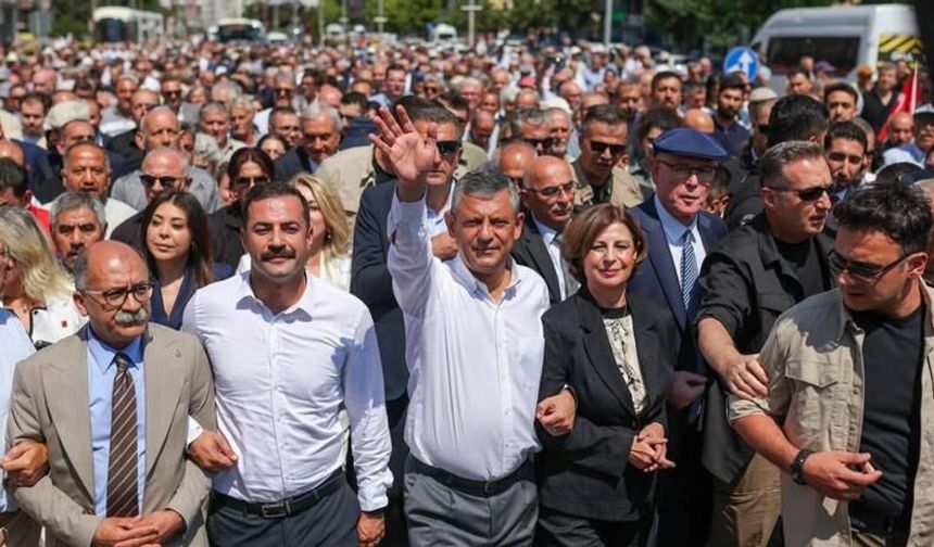 Yeni Parti’de büyük katılım hazırlığı: 200’e yakın belediye başkanı için özel heyet kuruldu