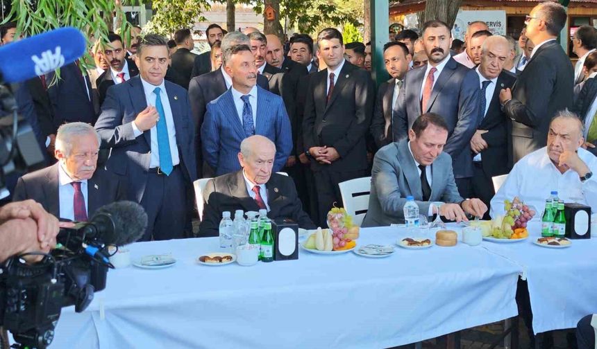 Bahçeli, Ahlat'ta Vatandaşlarla Buluştu